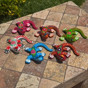 Gecko Wall Crawler Figure