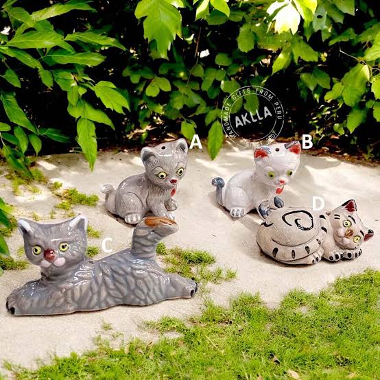Court Yard Cat Figure