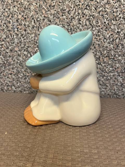 Siesta Seated Clay Figure